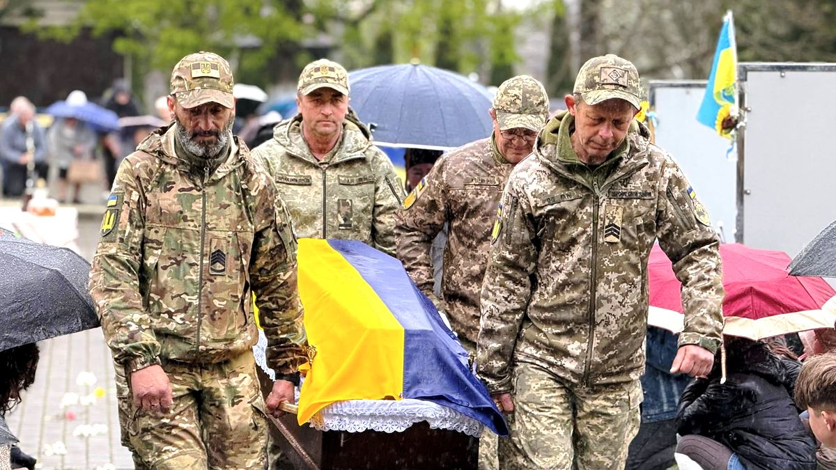 Отинійська громада віддала шану воїну Михайлу Грабовському 6