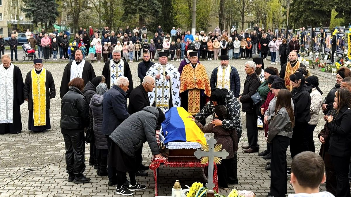 Отинійська громада віддала шану воїну Михайлу Грабовському 3