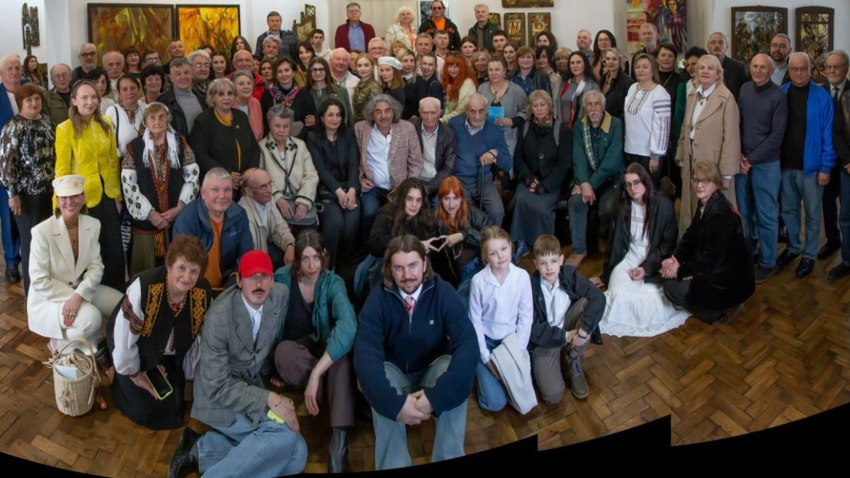 У Коломиї відкрили ювілейну виставку Мирослава Ясінського 1