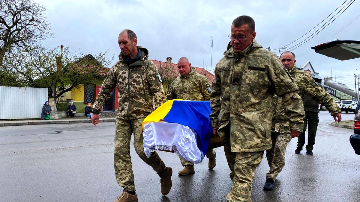 На вічний спочинок у Городенці провели воїна Володимира Костика 1