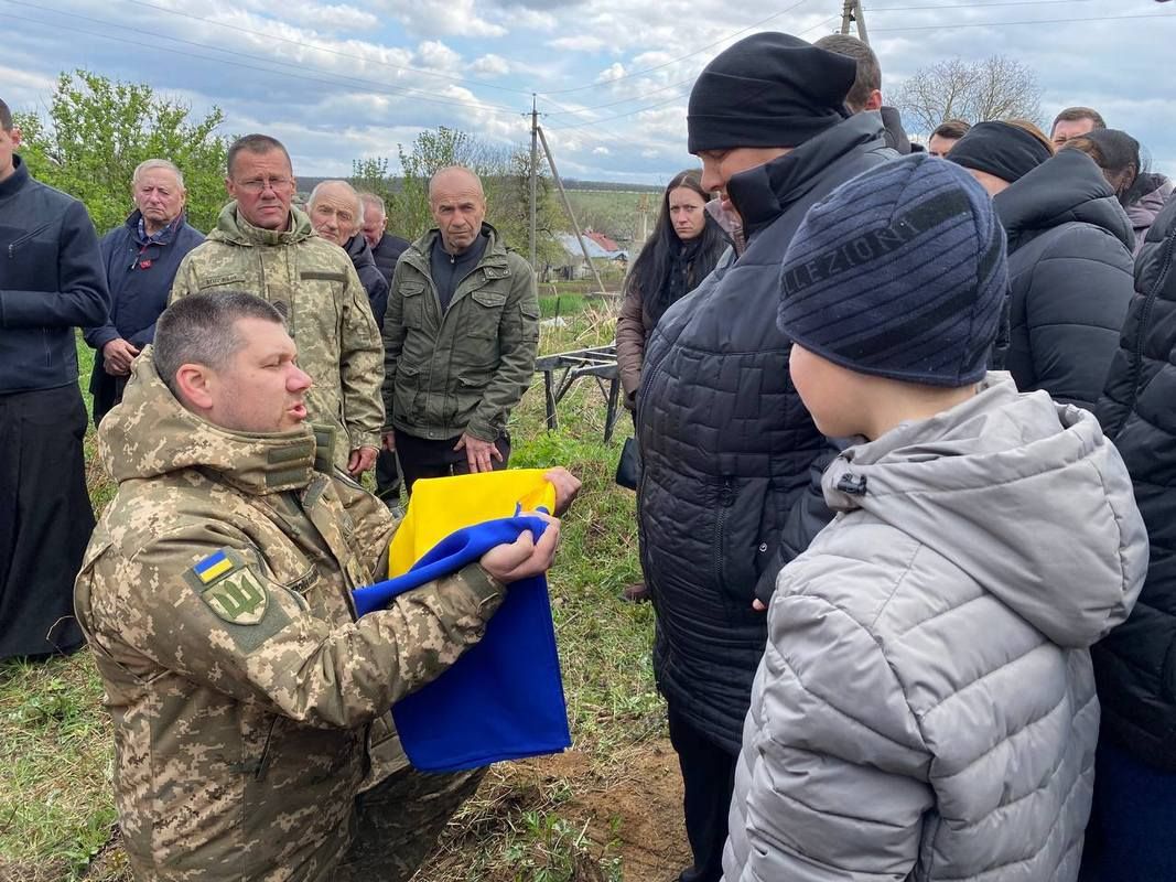 Городенківська громада навіки попрощалася із Героєм Володимиром Олійником 10