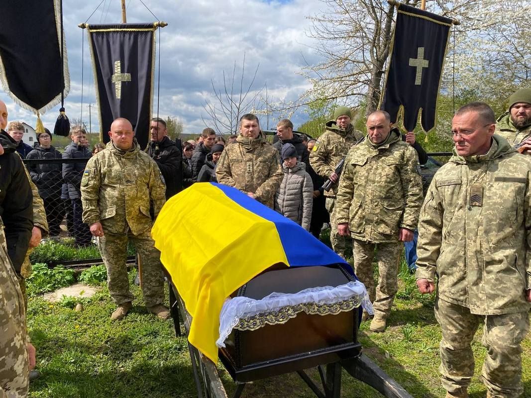 Городенківська громада навіки попрощалася із Героєм Володимиром Олійником 9