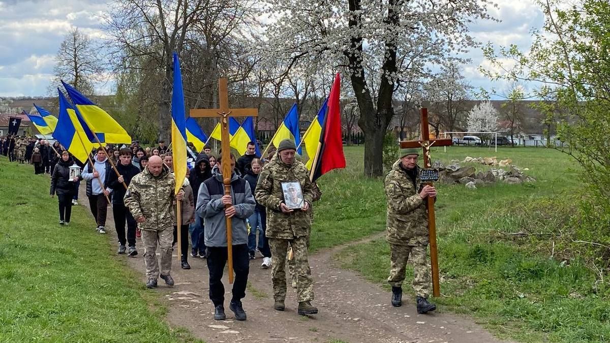 Чин похорону захисника Володимира Олійника відбувся в Городенківській громаді