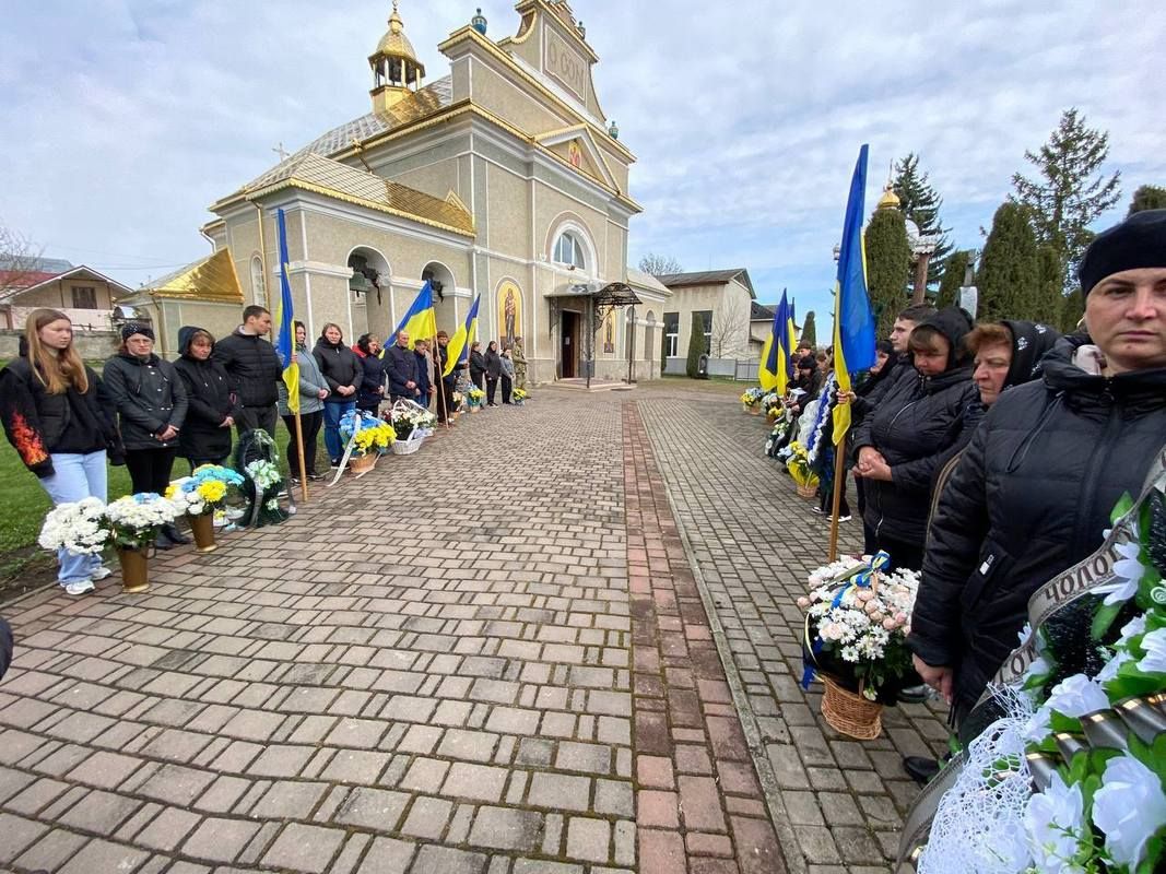 Городенківська громада навіки попрощалася із Героєм Володимиром Олійником 6
