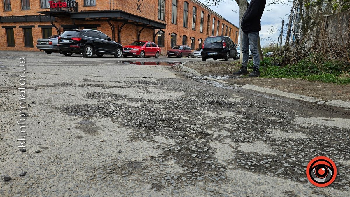 Чорновий-невічний: наскільки якісними були дорожні роботи на вул. о. Русина 8