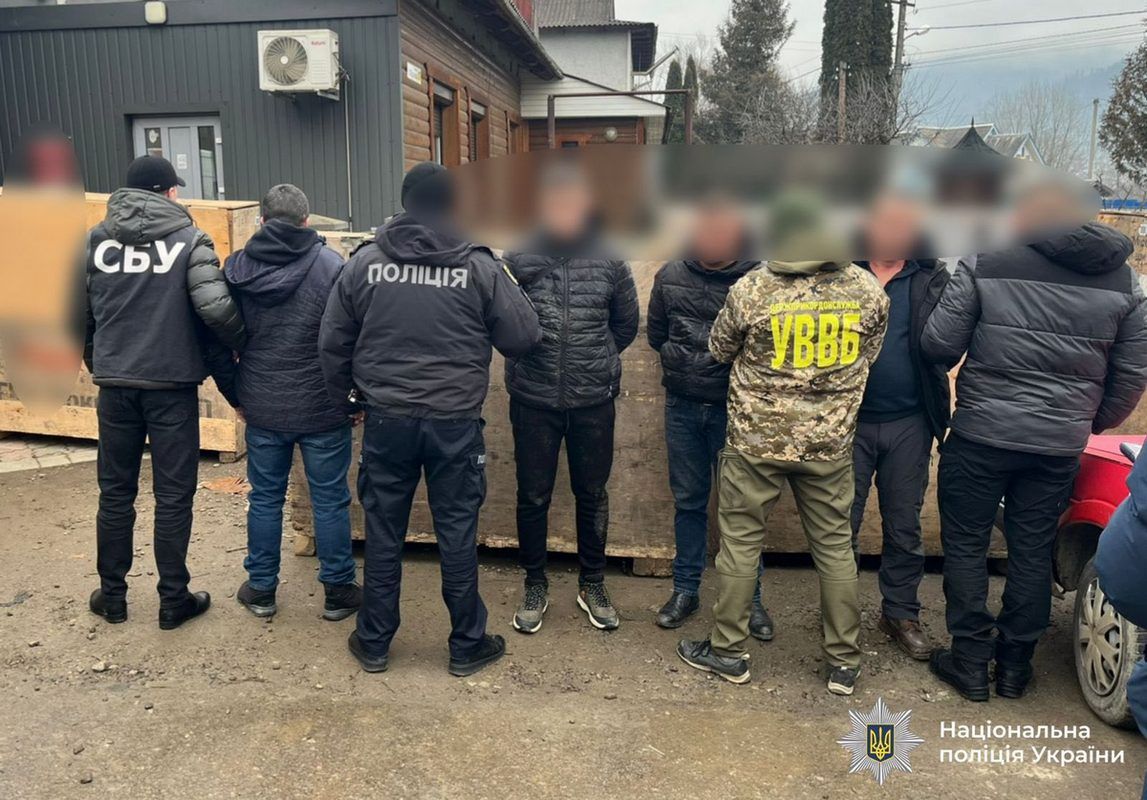Двом переправникам за кордон, яких викрили у Верховині, загрожує до 9 років позбавлення волі 1