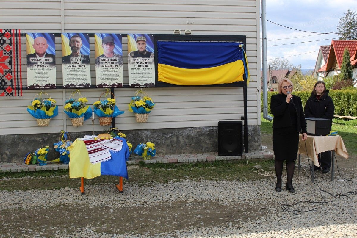 У Делятинській громаді відкрили меморіальні дошки полеглим захисникам 2