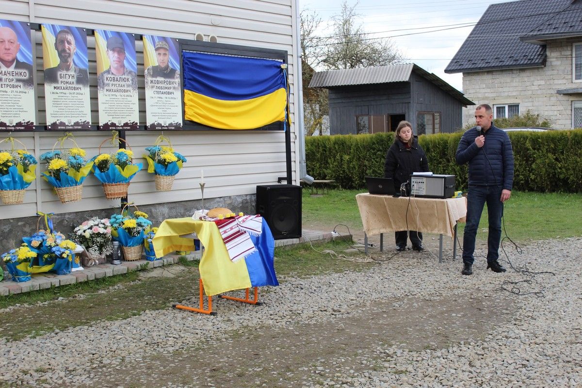 У Делятинській громаді відкрили меморіальні дошки полеглим захисникам 4