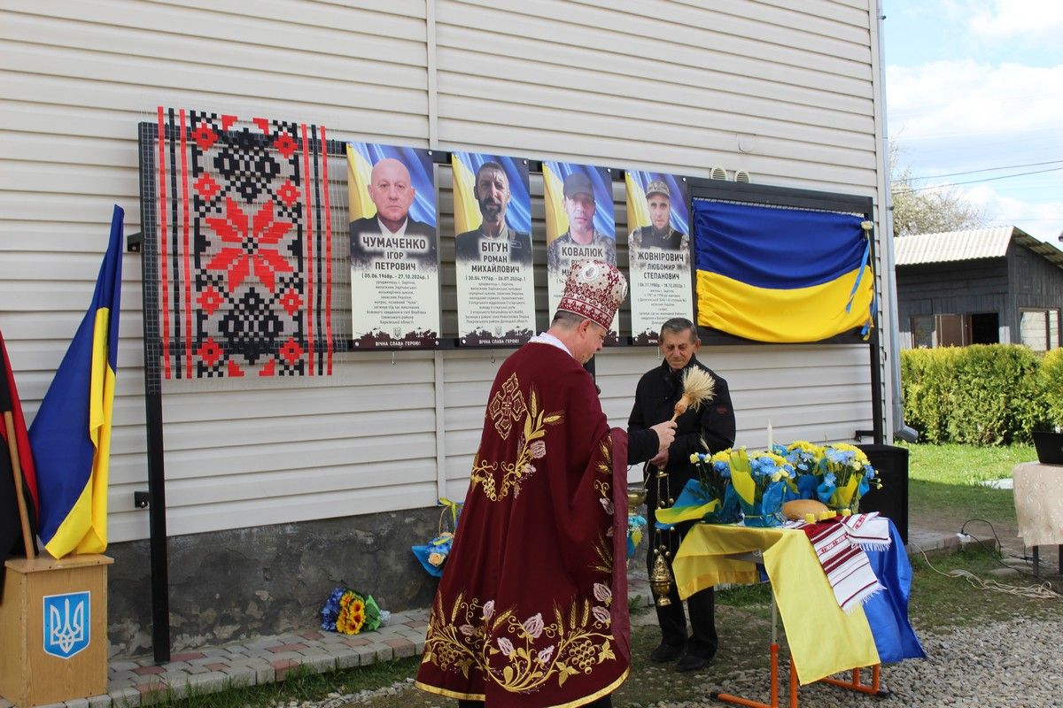 У Делятинській громаді відкрили меморіальні дошки полеглим захисникам 10