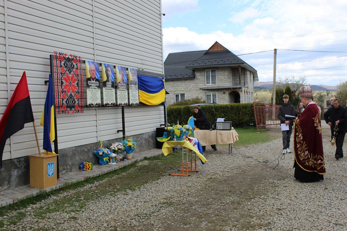 У Делятинській громаді відкрили меморіальні дошки полеглим захисникам 12