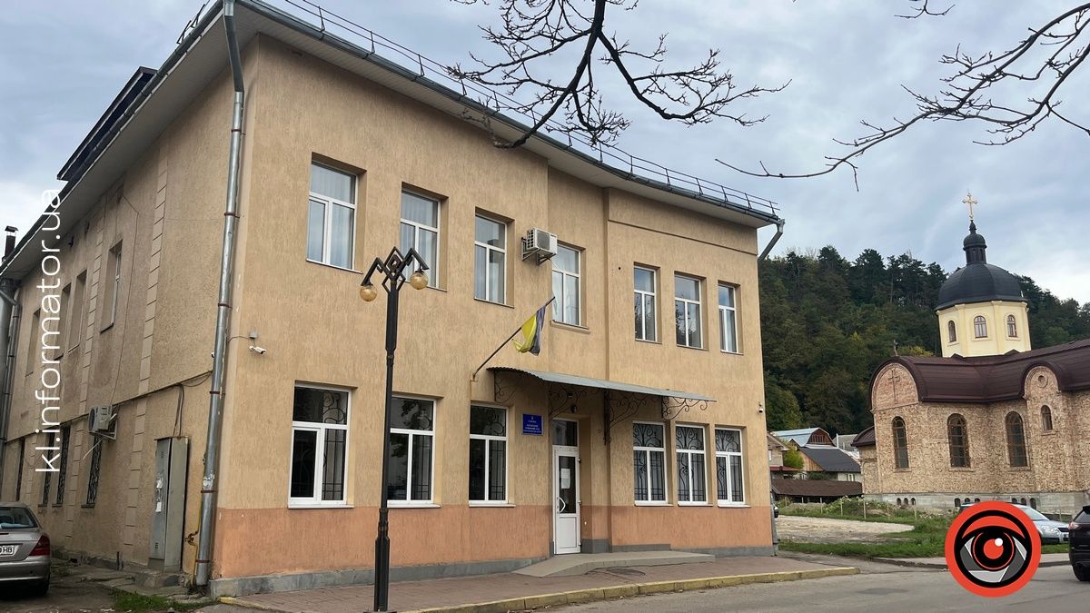 Копнув ноутбук в обличчя старости: Косівський суд закрив справу про хуліганство