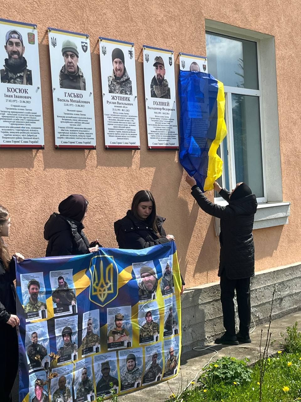 У Ланчинській громаді освятили меморіали двом загиблим Героям 2