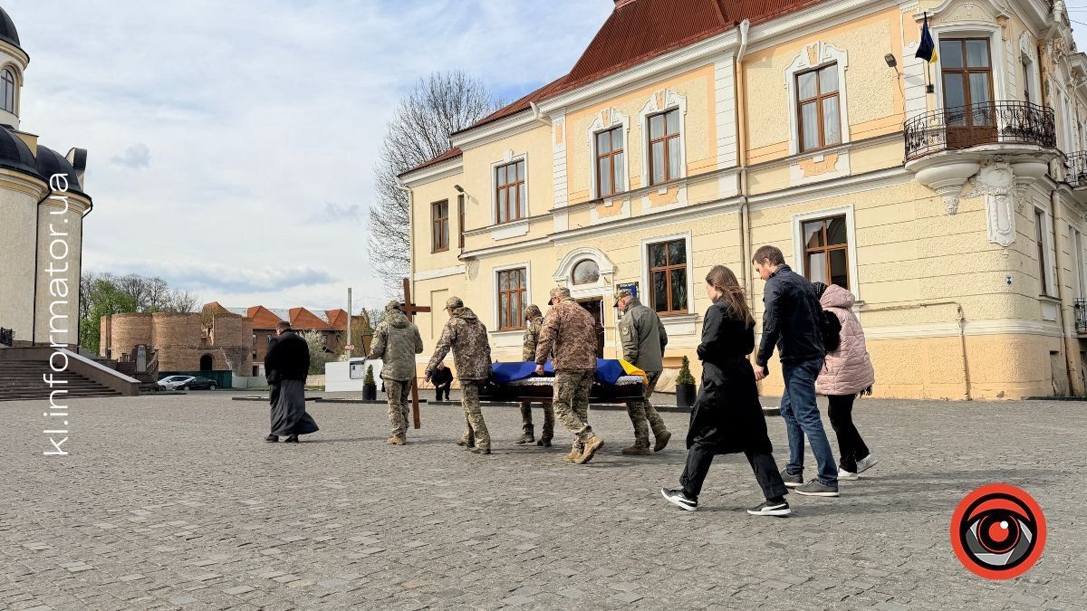 Коломия на колінах зустріла воїна Юрія Фурика 4