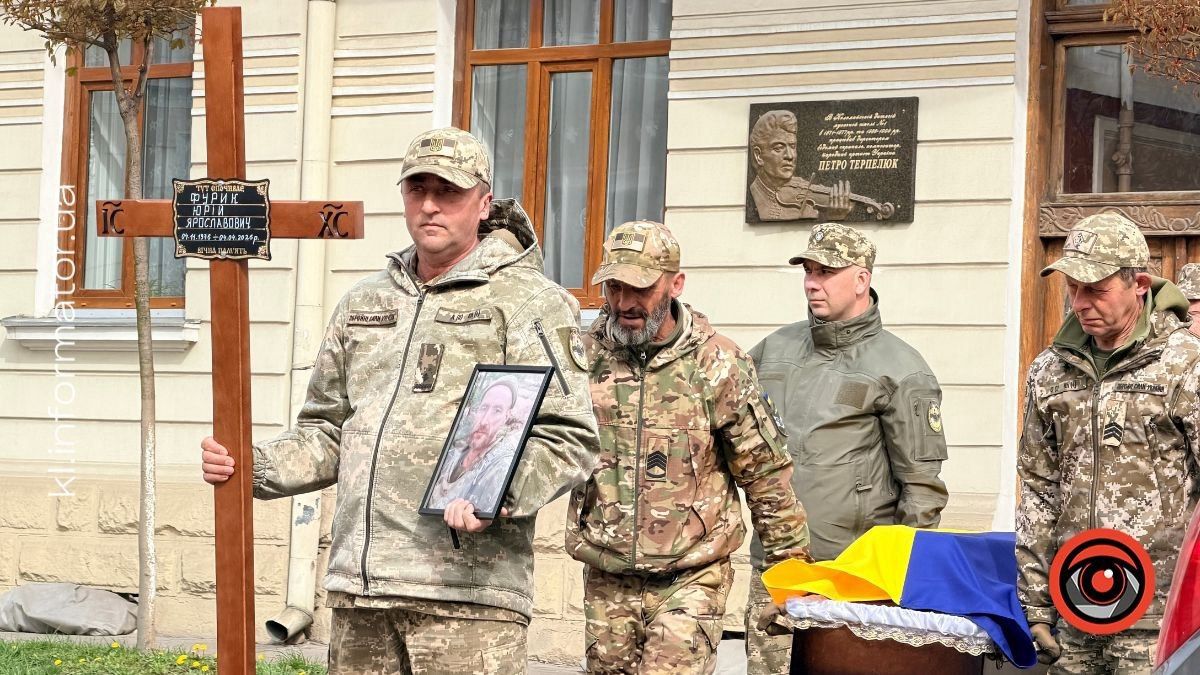 Коломия на колінах зустріла воїна Юрія Фурика 3