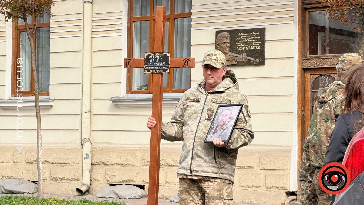 Коломия на колінах зустріла воїна Юрія Фурика 2