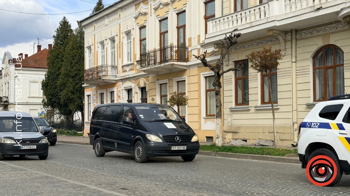 Коломия на колінах зустріла воїна Юрія Фурика 1