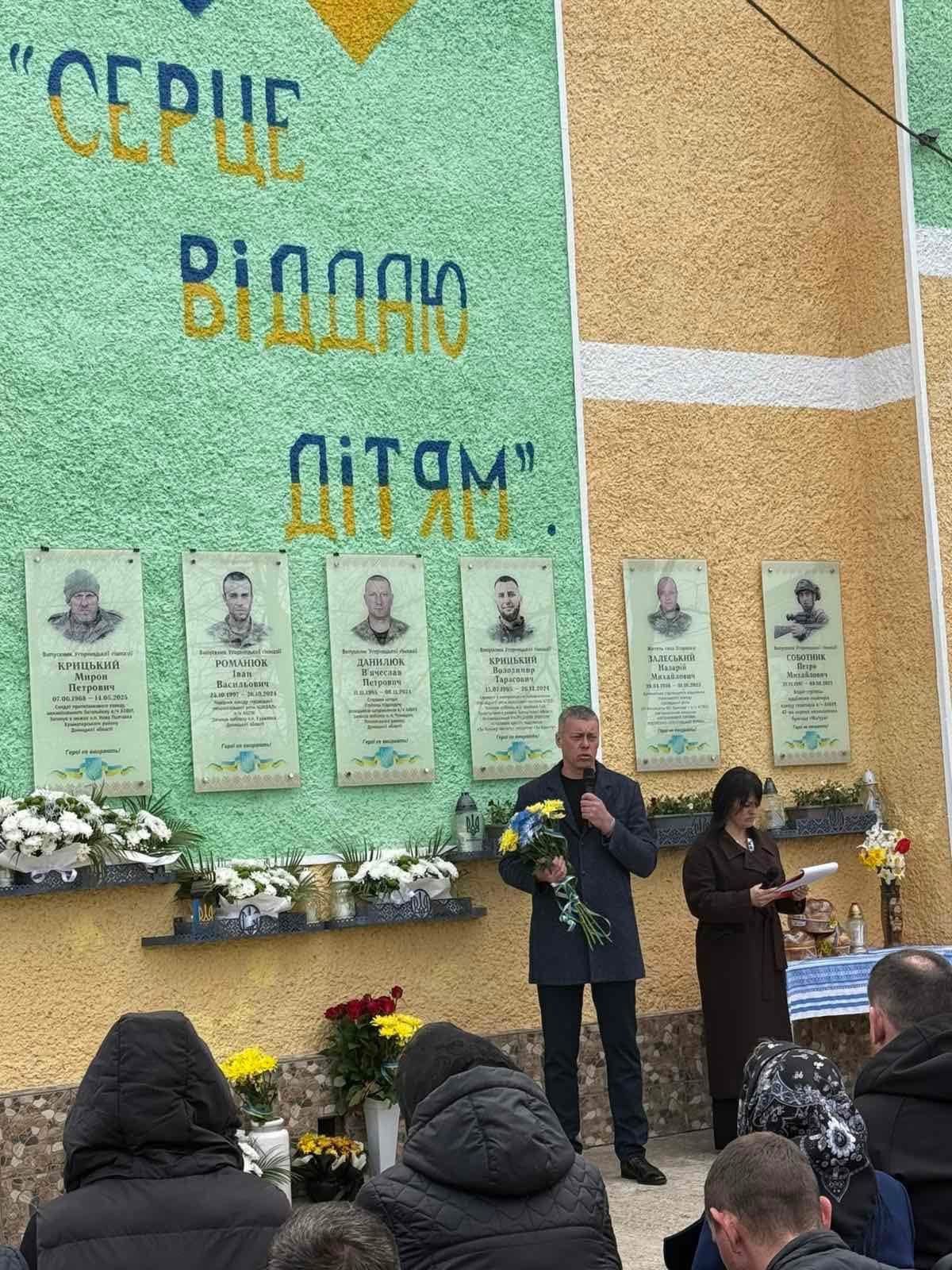 На Коломийщині відкрили меморіали загиблим воїнам 6