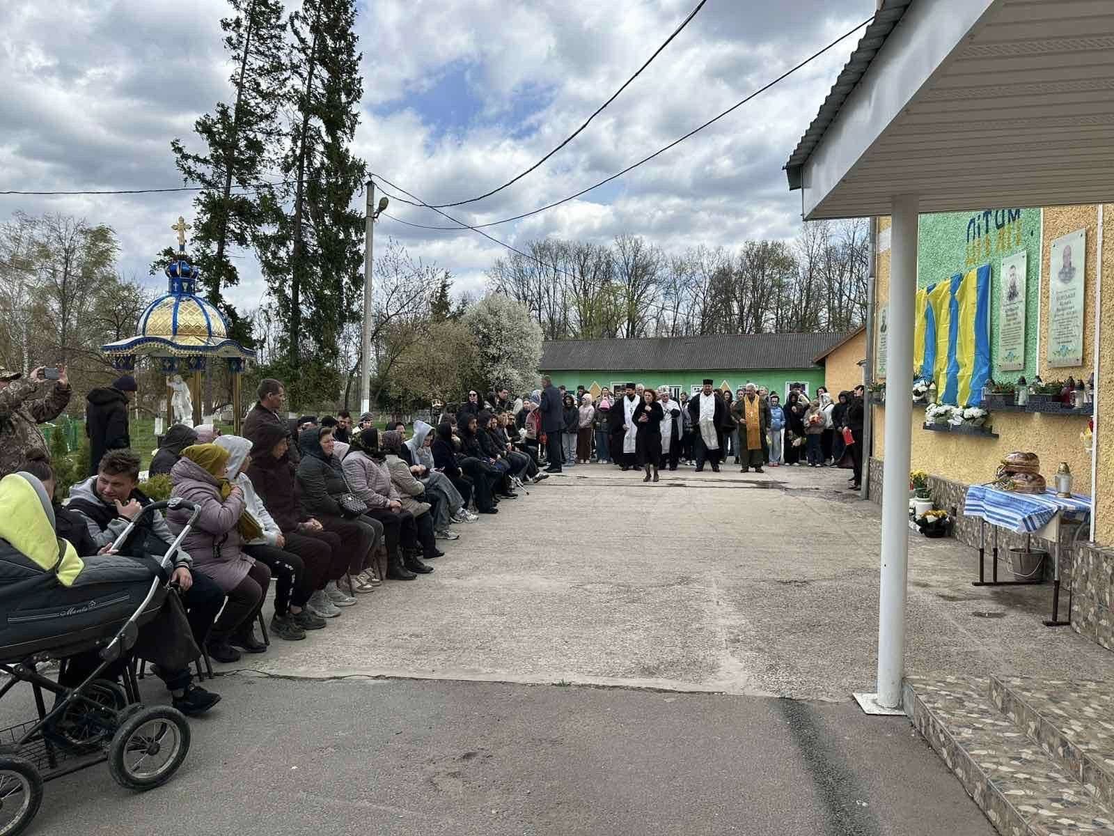 На Коломийщині відкрили меморіали загиблим воїнам 7