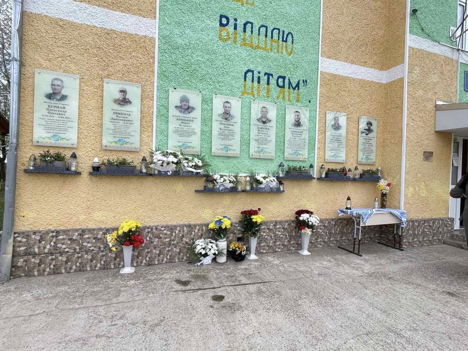 На Коломийщині відкрили меморіали загиблим воїнам 9