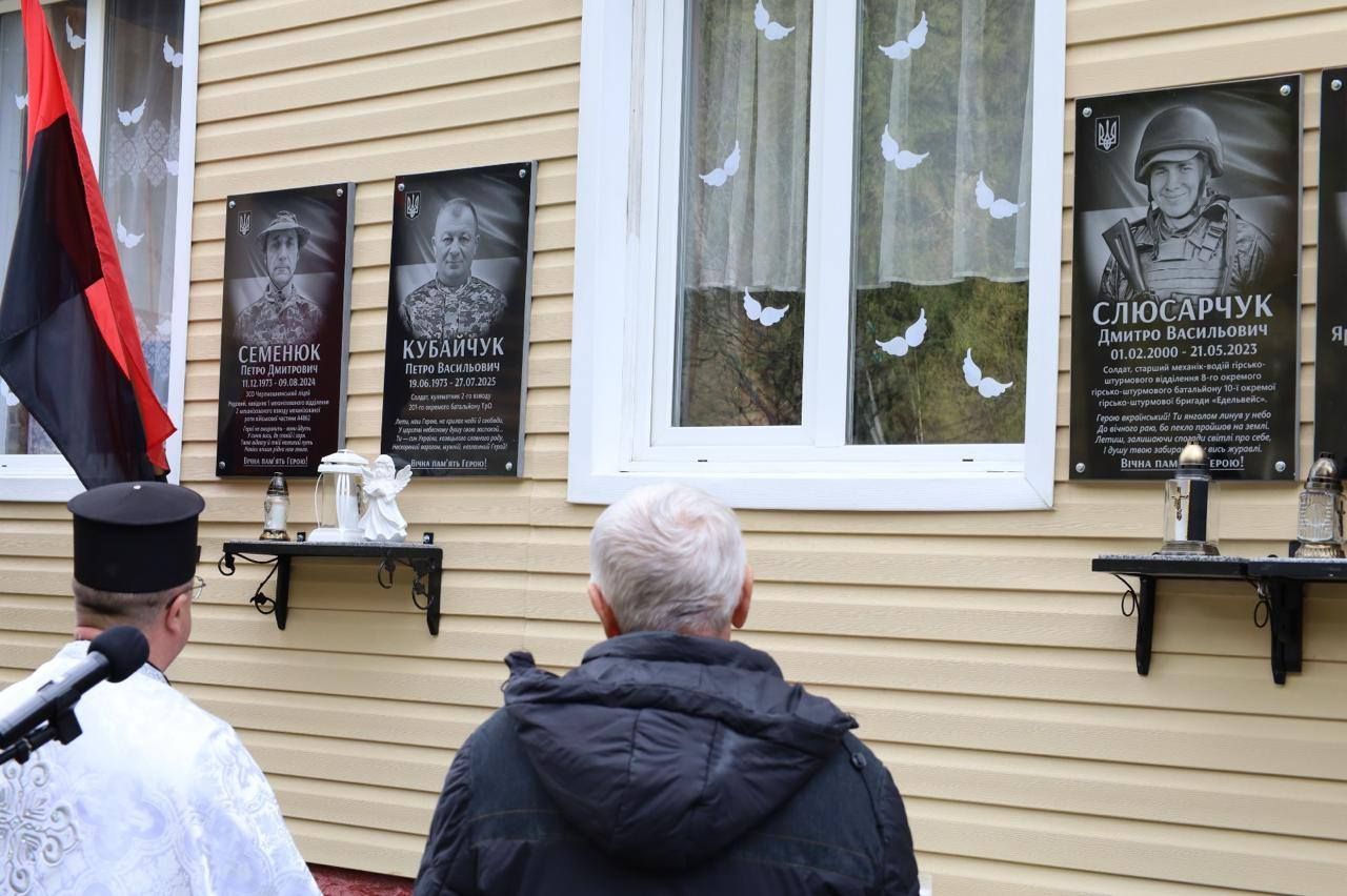 На Верховинщині освятили меморіали трьом полеглим воїнам 5