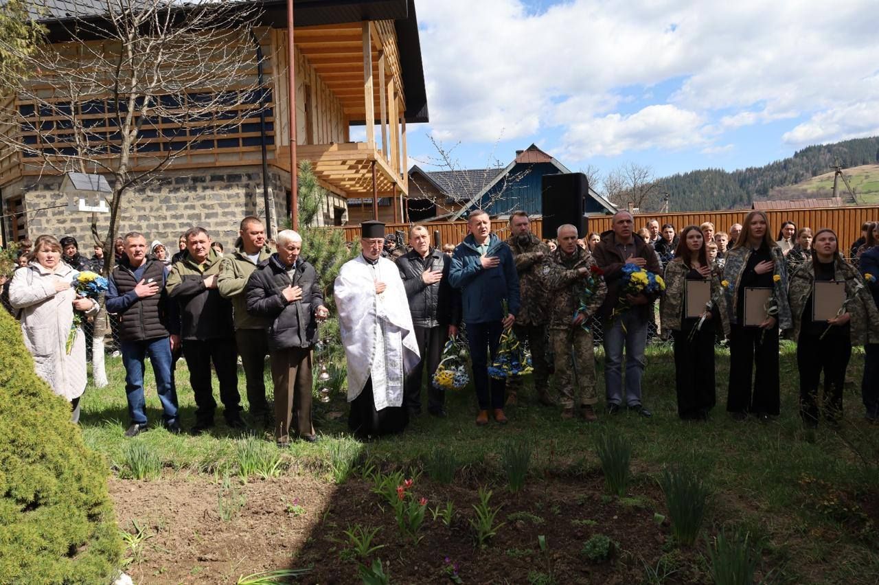 На Верховинщині освятили меморіали трьом полеглим воїнам 10