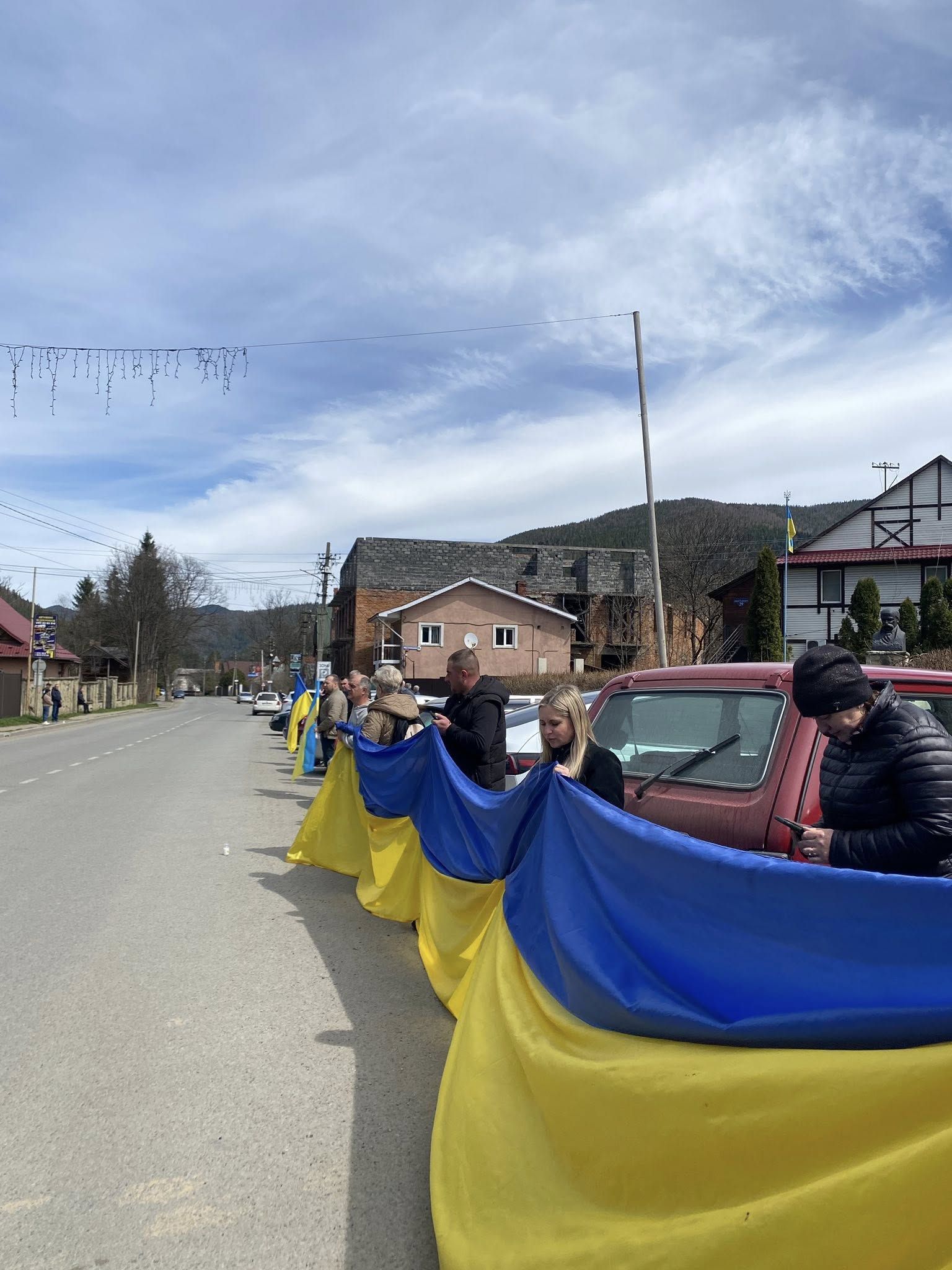 У Ворохті "на щиті" зустріли полеглого захисника Дмитра Станковича 1