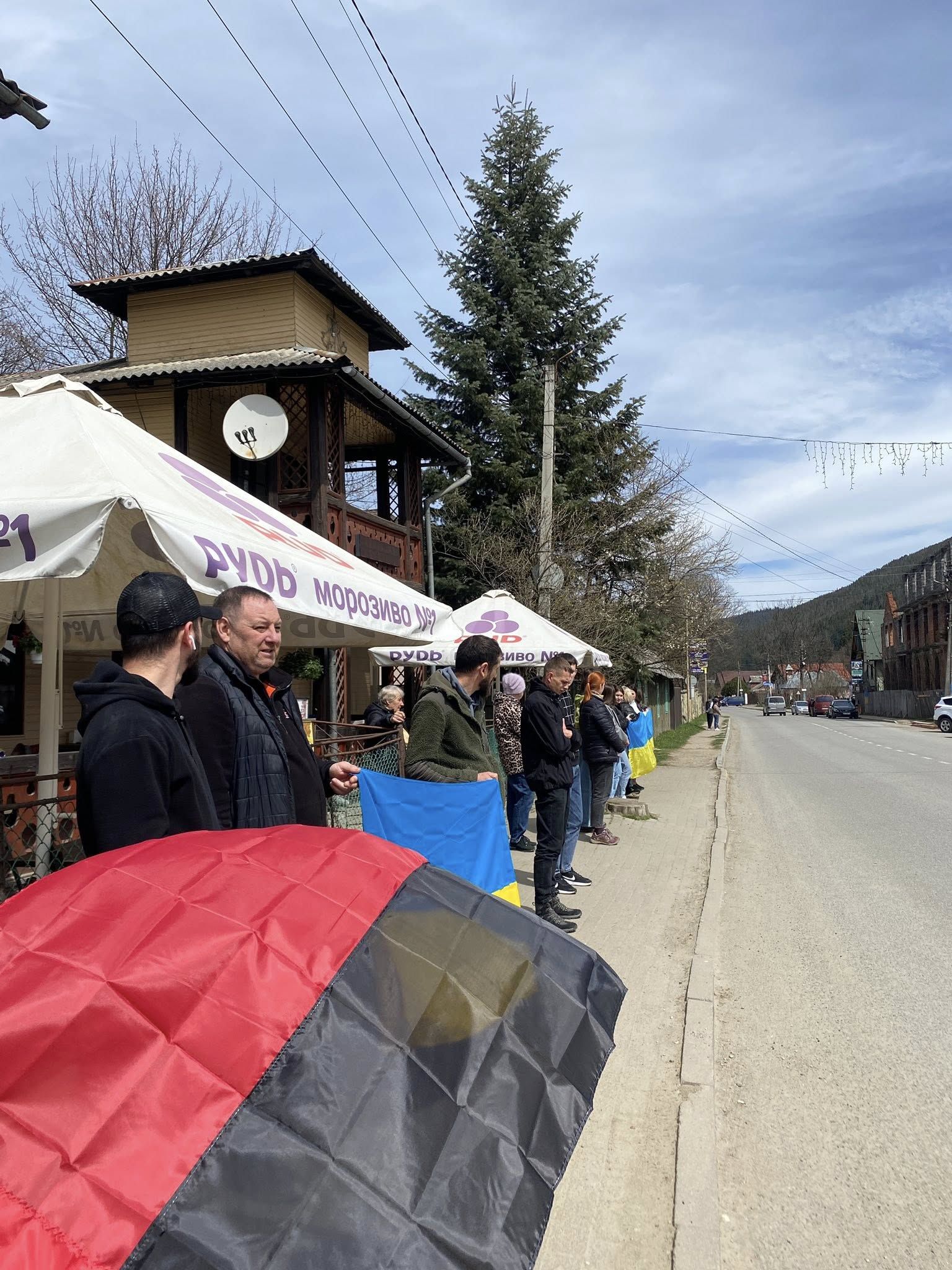 У Ворохті "на щиті" зустріли полеглого захисника Дмитра Станковича 2