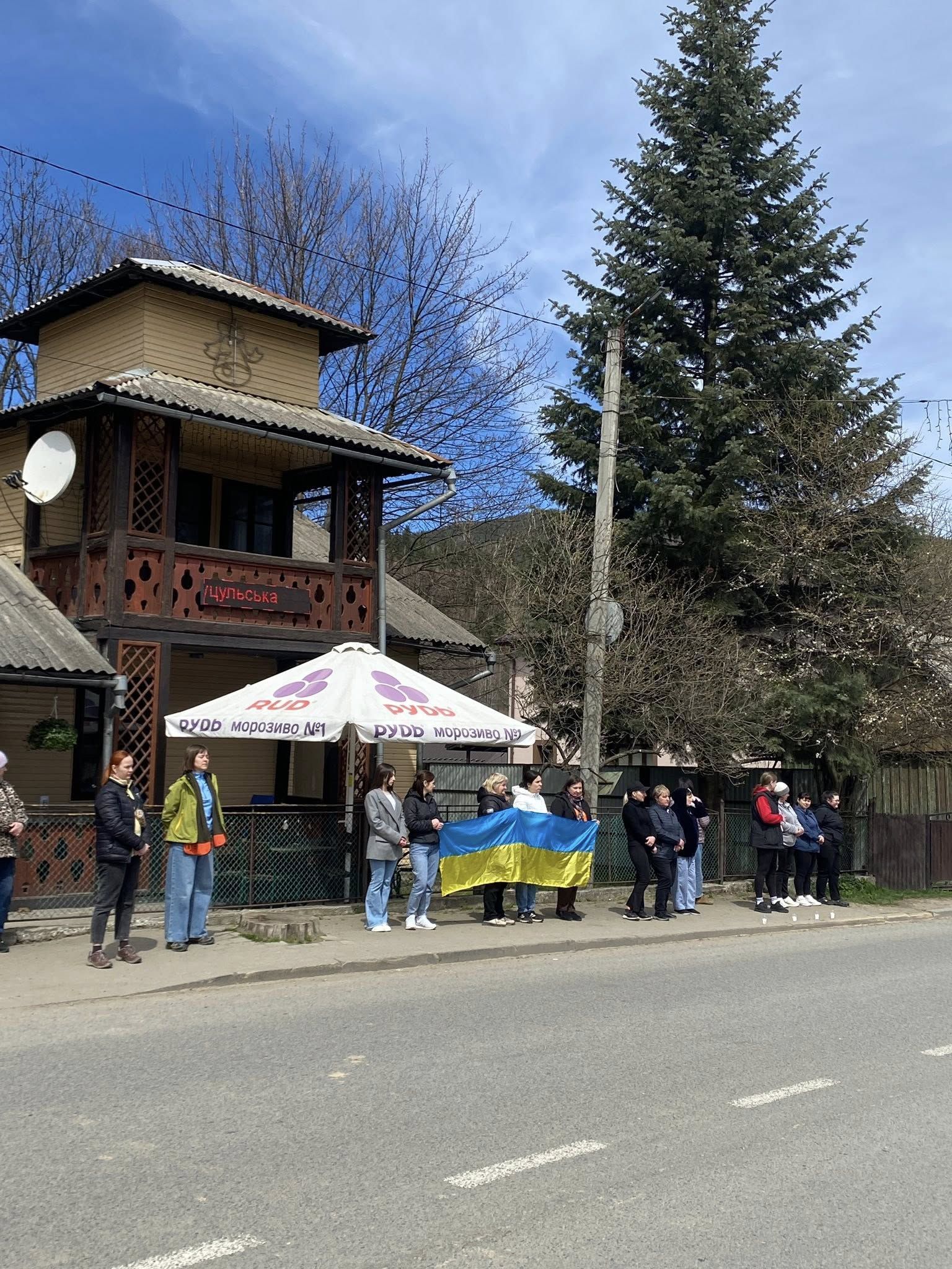 У Ворохті "на щиті" зустріли полеглого захисника Дмитра Станковича 4