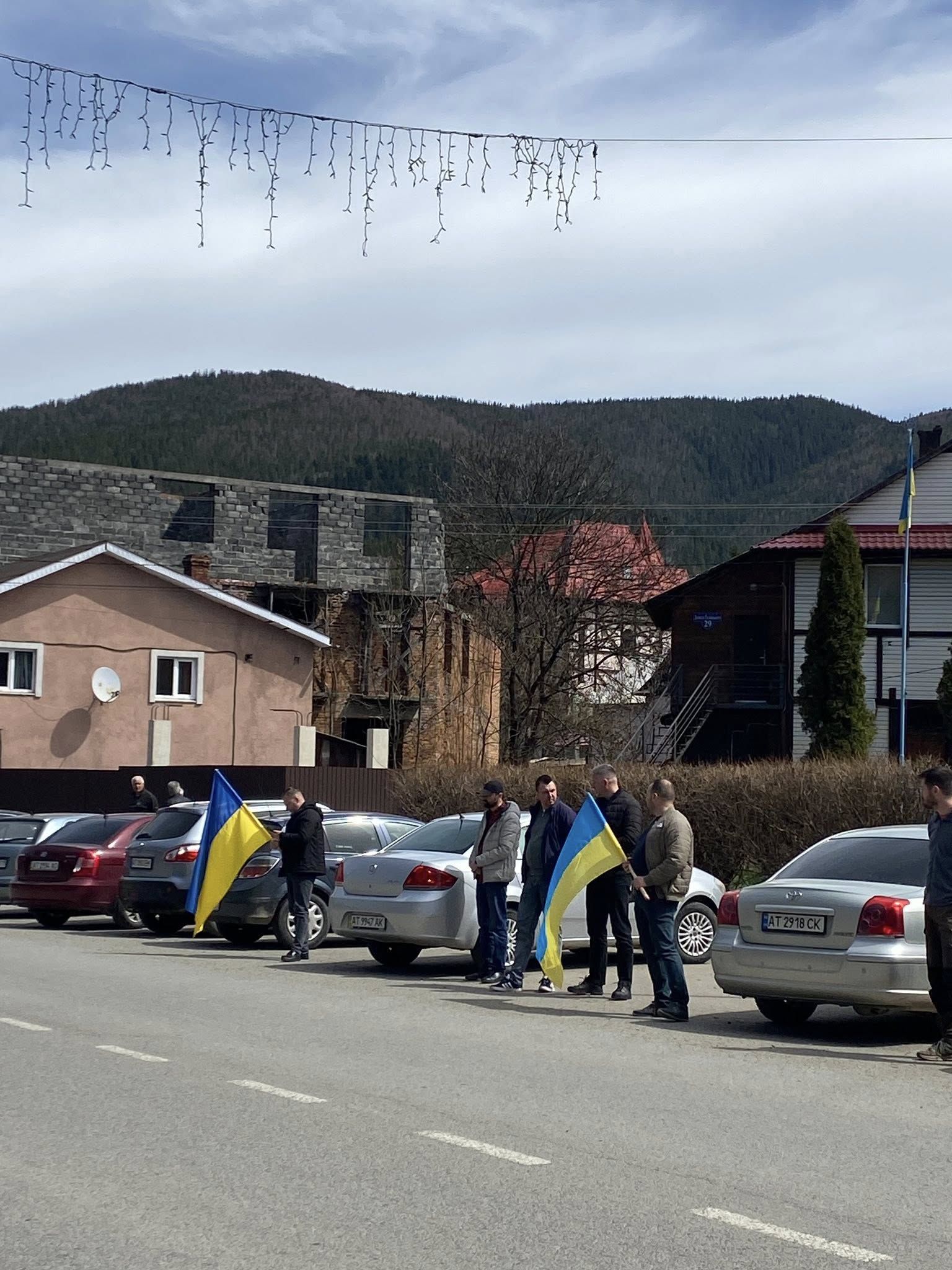 У Ворохті "на щиті" зустріли полеглого захисника Дмитра Станковича 6