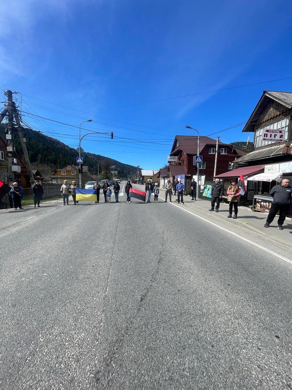 У Ворохті "на щиті" зустріли полеглого захисника Дмитра Станковича 10