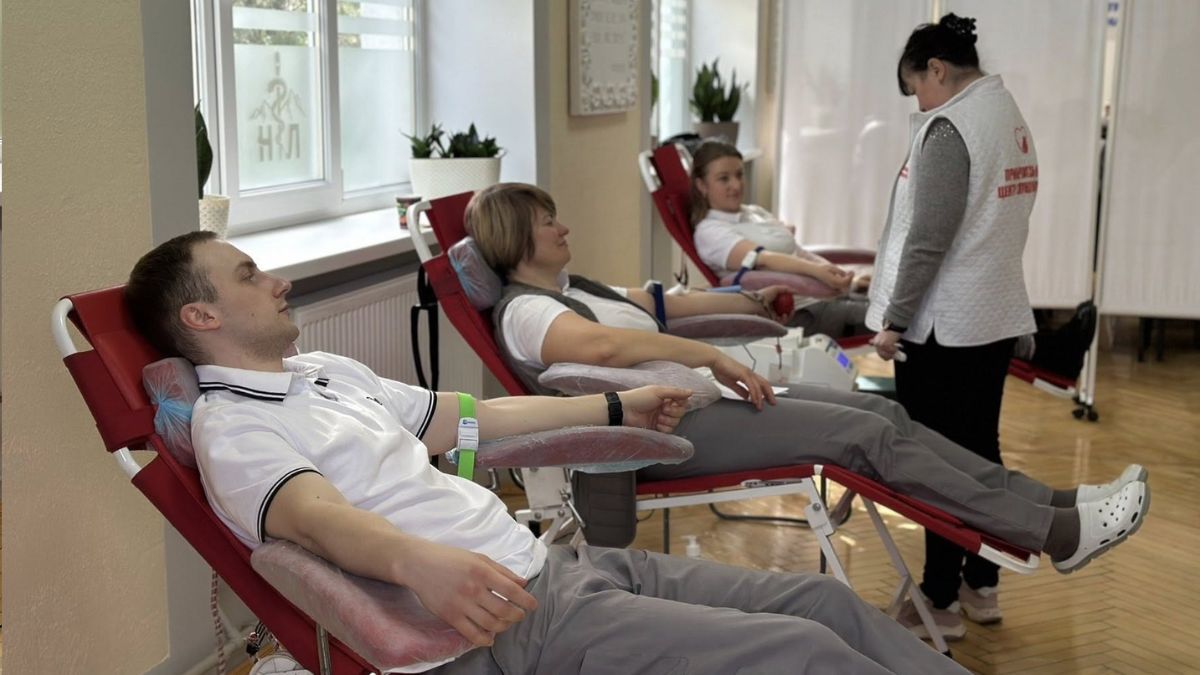 У Надвірній провели День донації: понад 40 людей здали кров 4