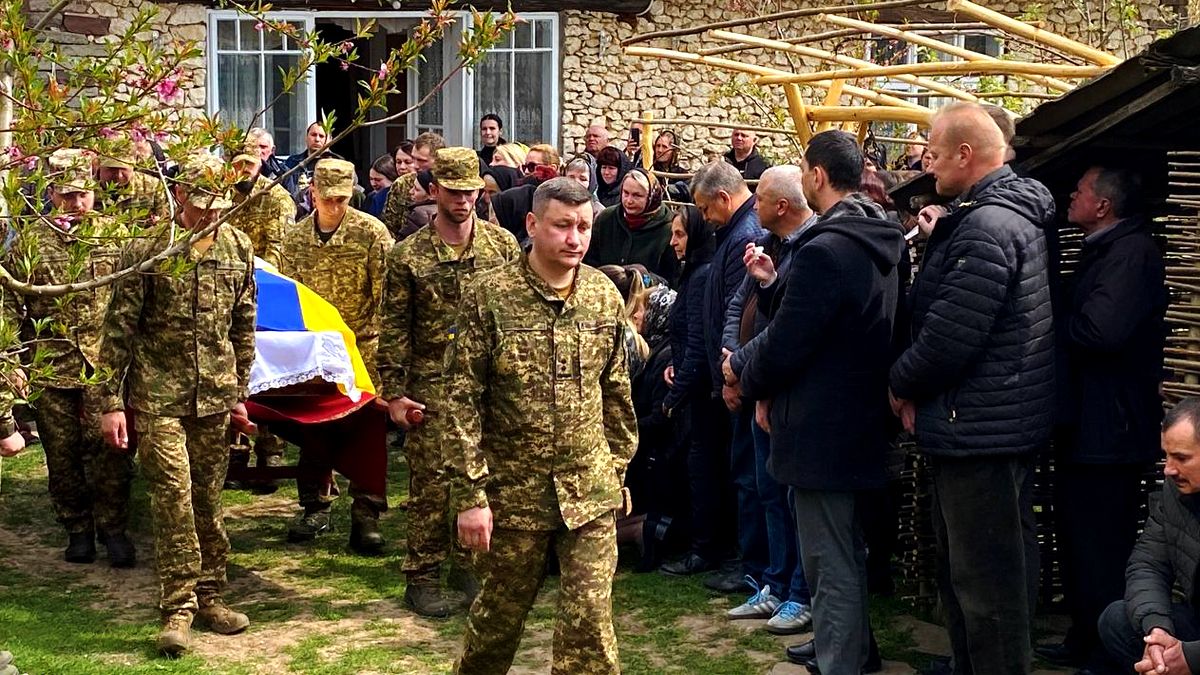 Назавжди 26: на Городенківщині попрощалися із захисником Русланом Піддубним 5
