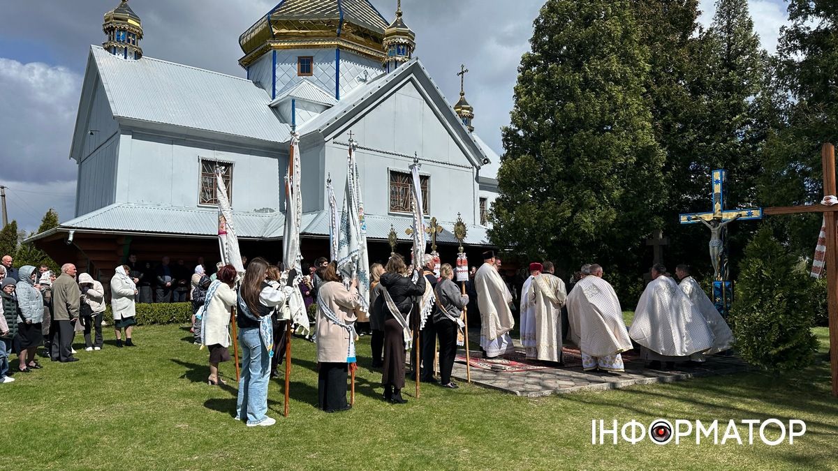 100 років молитви і віри: у селі Годи-Добровідка на Коломийщині відзначили ювілей храму св. Юрія 7