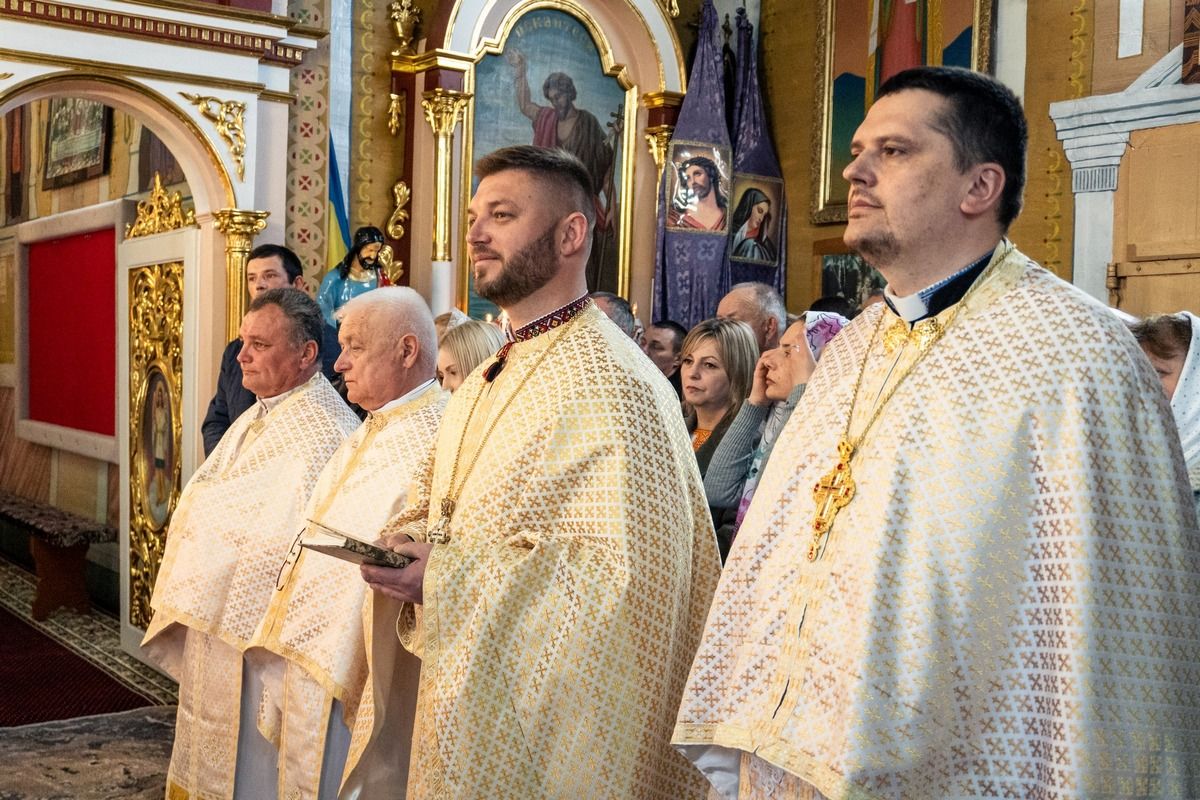 100 років молитви і віри: у селі Годи-Добровідка на Коломийщині відзначили ювілей храму св. Юрія 8