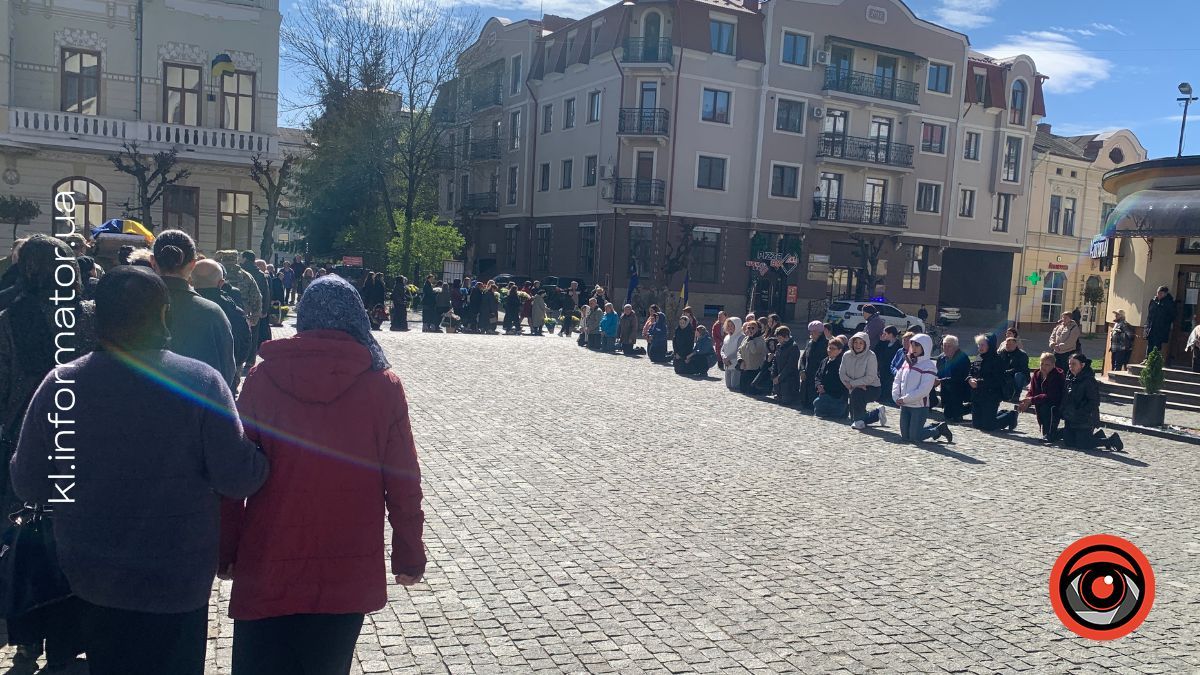 У Коломиї попрощалися із захисником Василем Подоляком 6