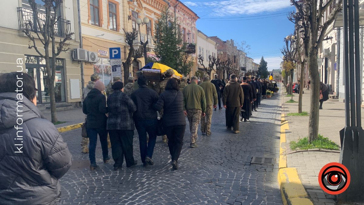 У Коломиї попрощалися із захисником Василем Подоляком 8