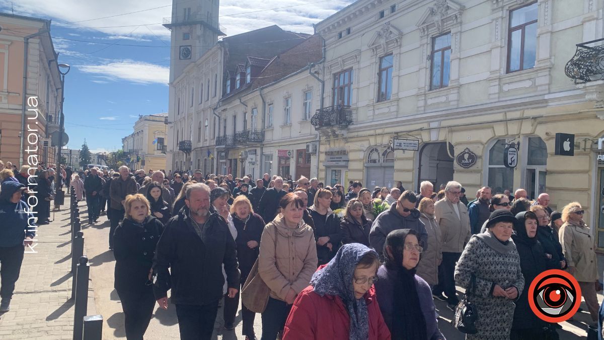 У Коломиї попрощалися із захисником Василем Подоляком 11