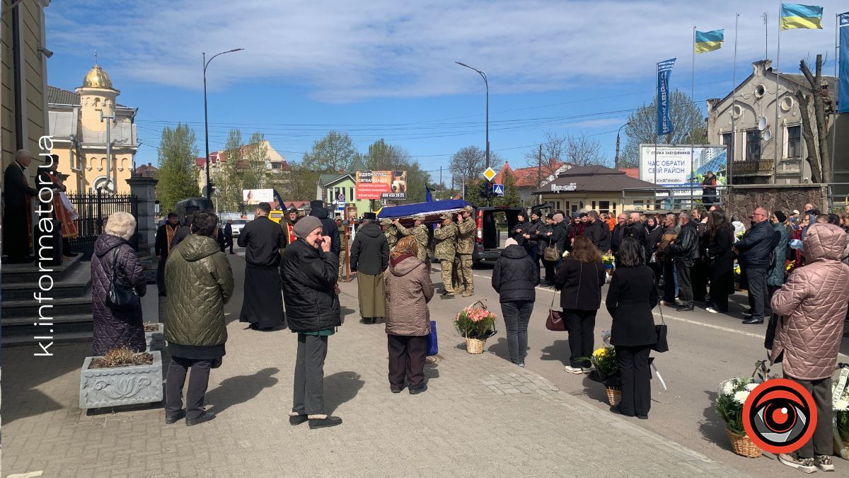 У Коломиї попрощалися із захисником Василем Подоляком 12