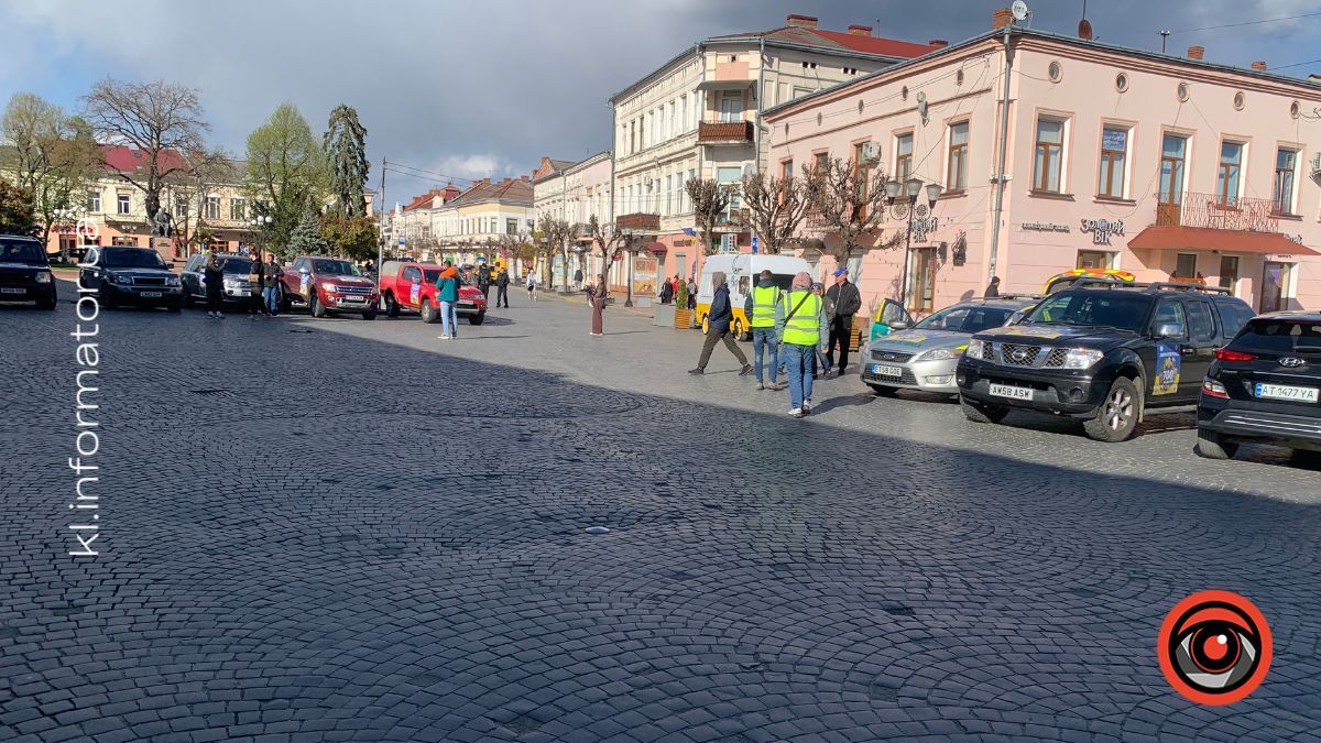 У Коломию прибув 16-й конвой автівок для ЗСУ 6