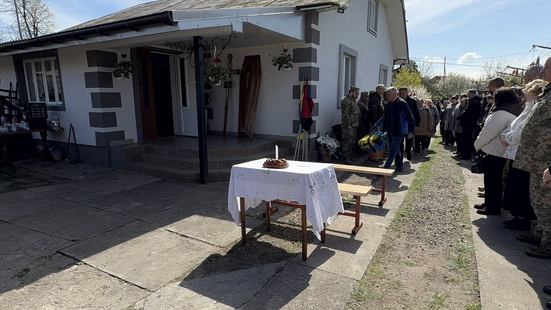 У Надвірнянській громаді провели в останню дорогу померлого воїна Ігоря Середюка 4