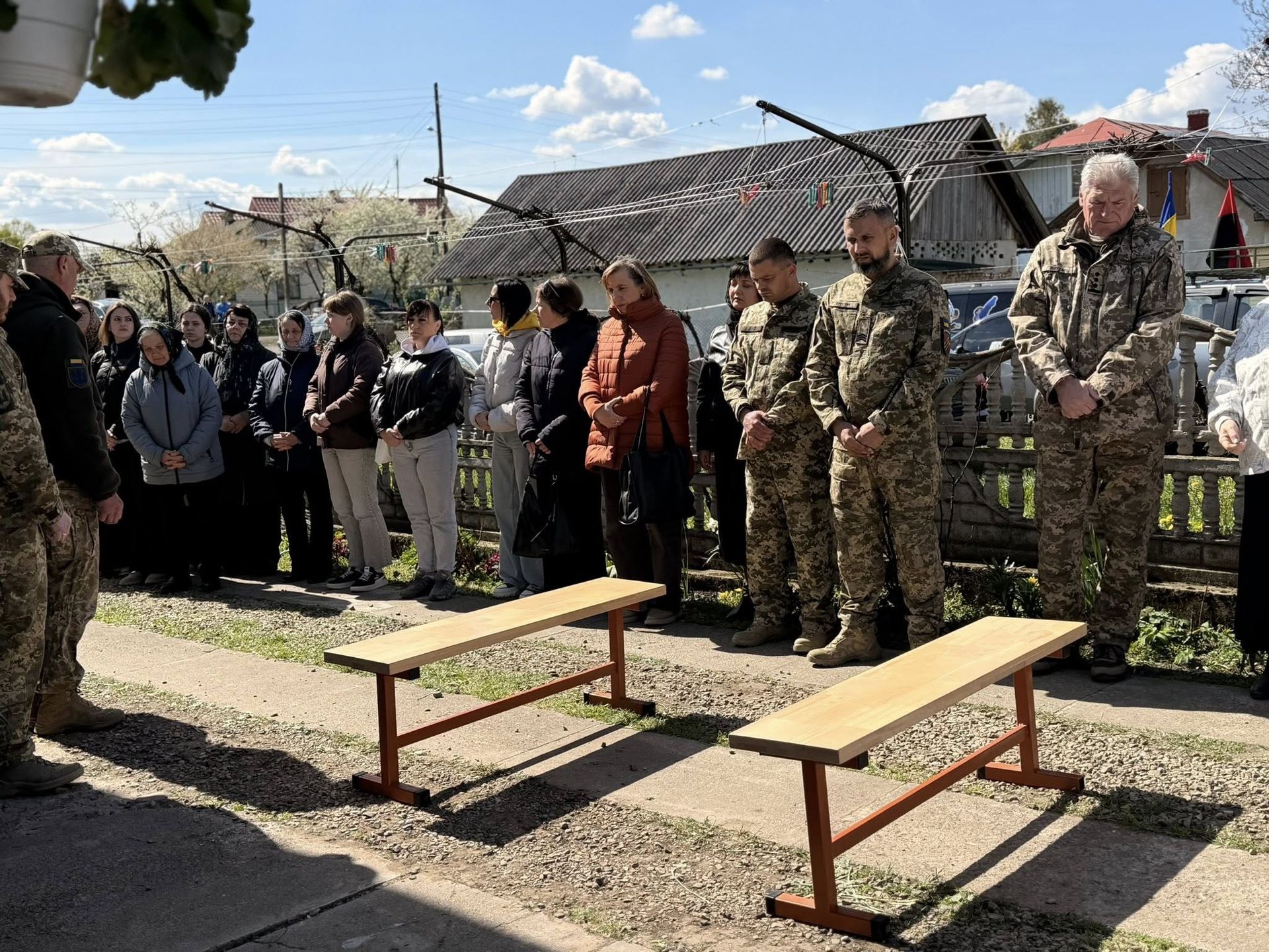 У Надвірнянській громаді провели в останню дорогу померлого воїна Ігоря Середюка 7