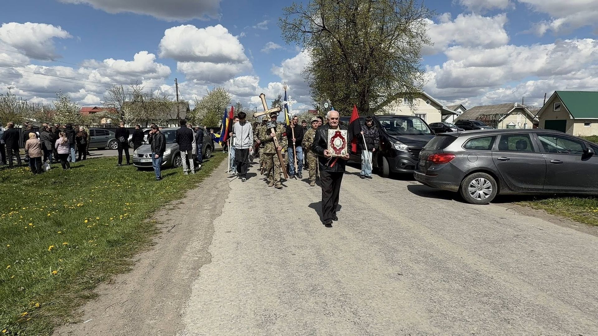 У Надвірнянській громаді провели в останню дорогу померлого воїна Ігоря Середюка 9