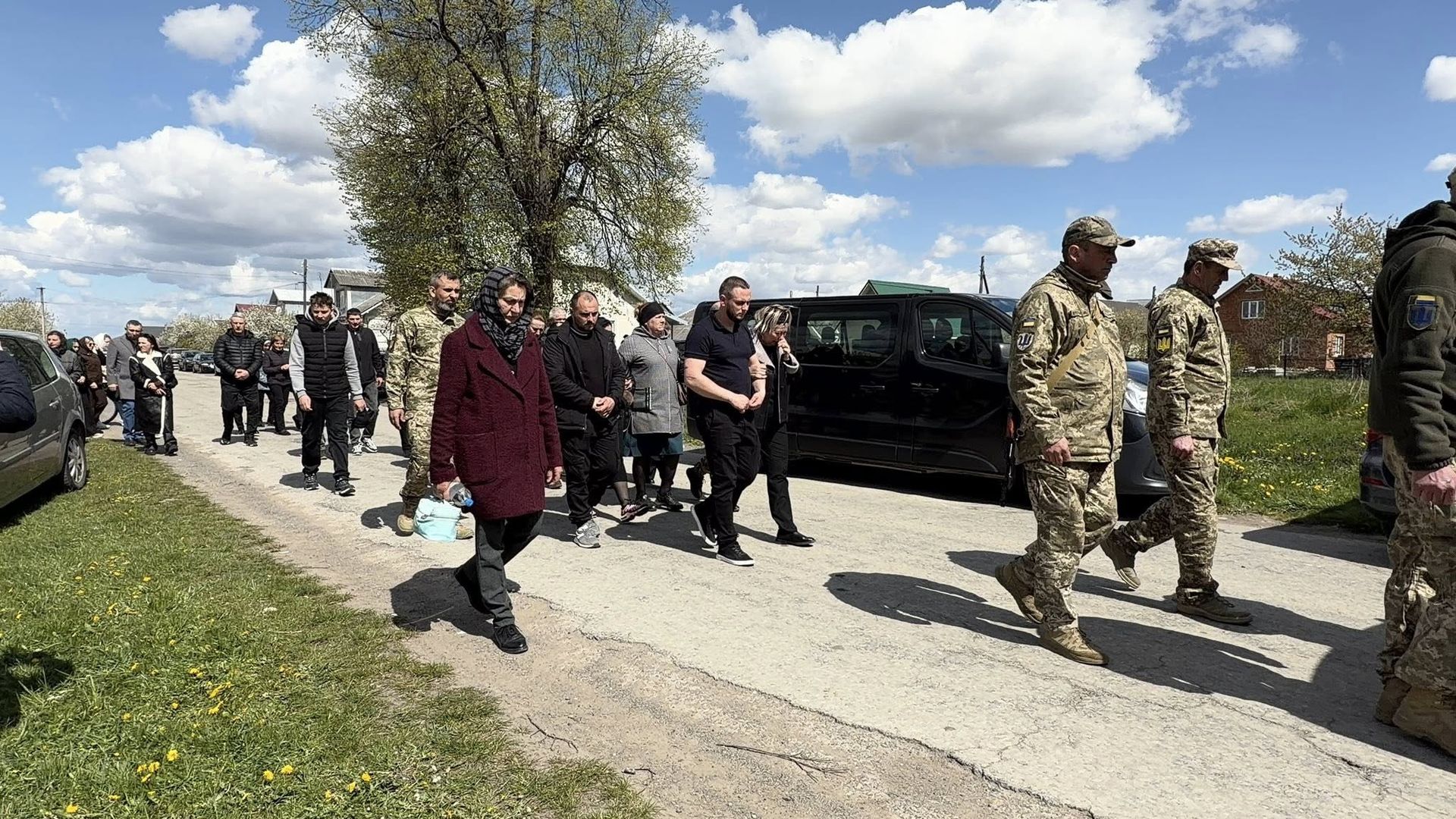 У Надвірнянській громаді провели в останню дорогу померлого воїна Ігоря Середюка 11