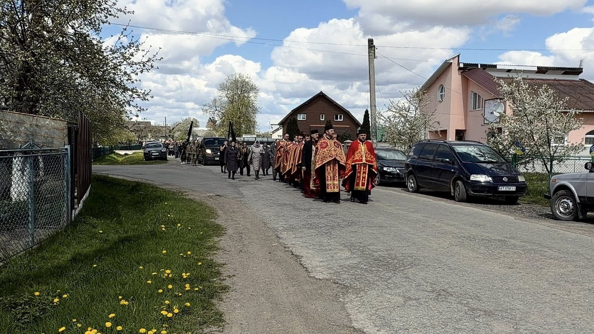 У Надвірнянській громаді провели в останню дорогу померлого воїна Ігоря Середюка 12