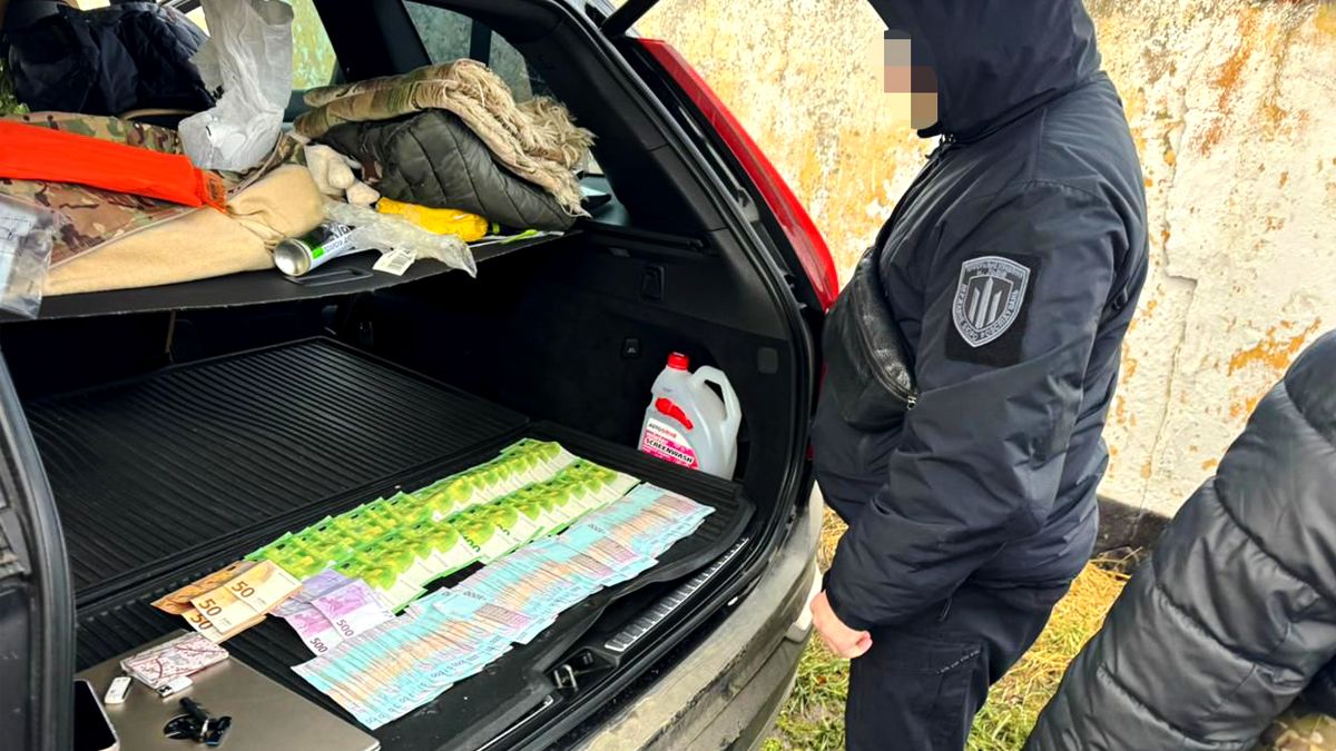 На Франківщині двоє сержантів ТЦК організували незаконний виїзду чоловіків за кордон 3