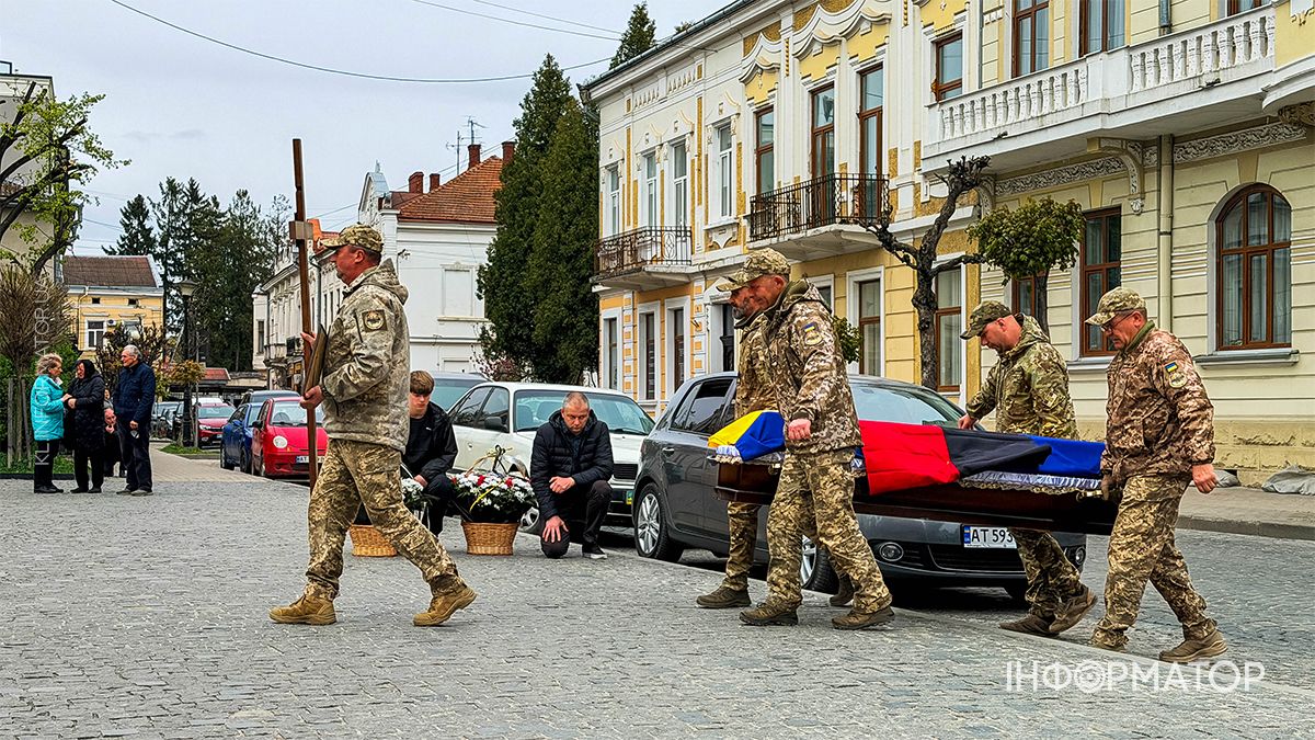 У Коломиї "на щиті" зустріли полеглого захисника Ярослава Гавригу 3