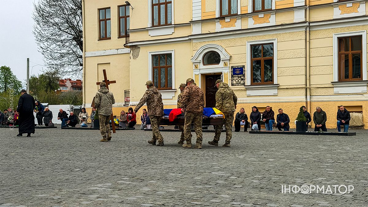 У Коломиї "на щиті" зустріли полеглого захисника Ярослава Гавригу 4