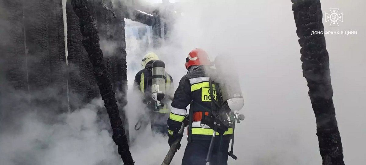 Будинок палав у Верховинській громаді 1