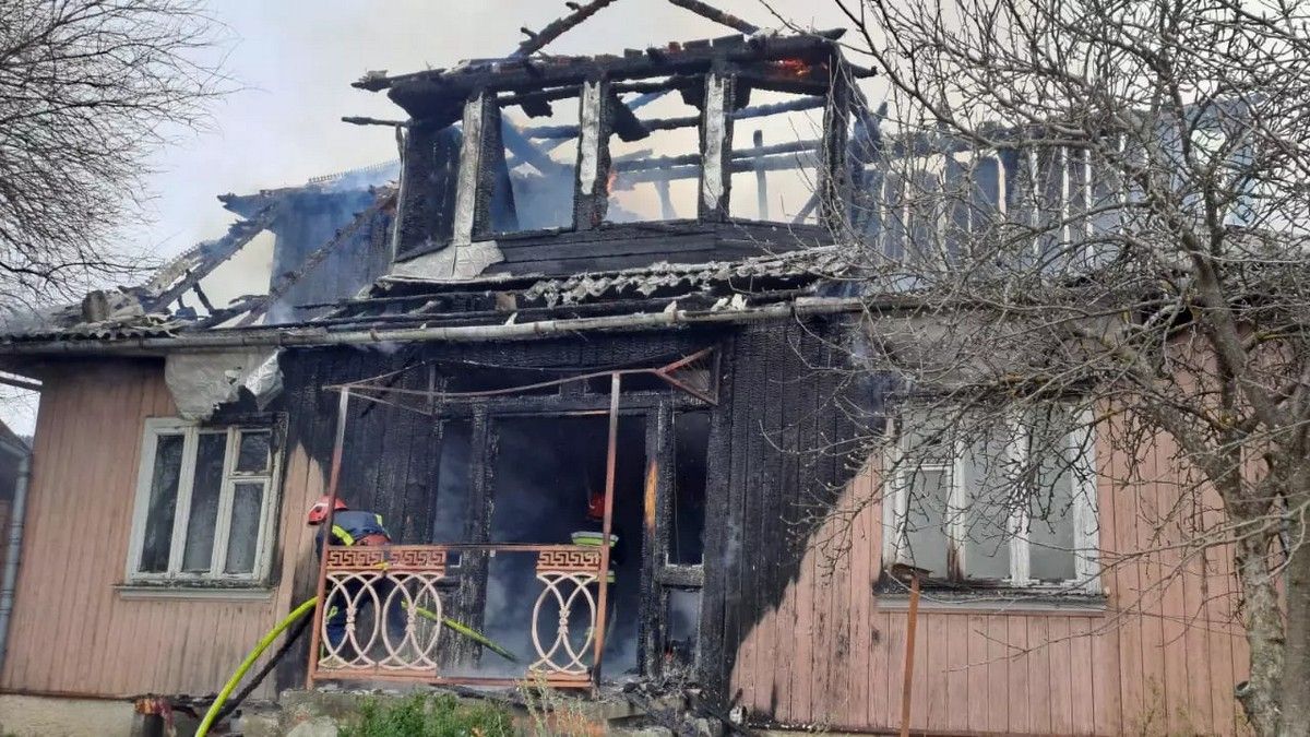 Будинок палав у Верховинській громаді 2