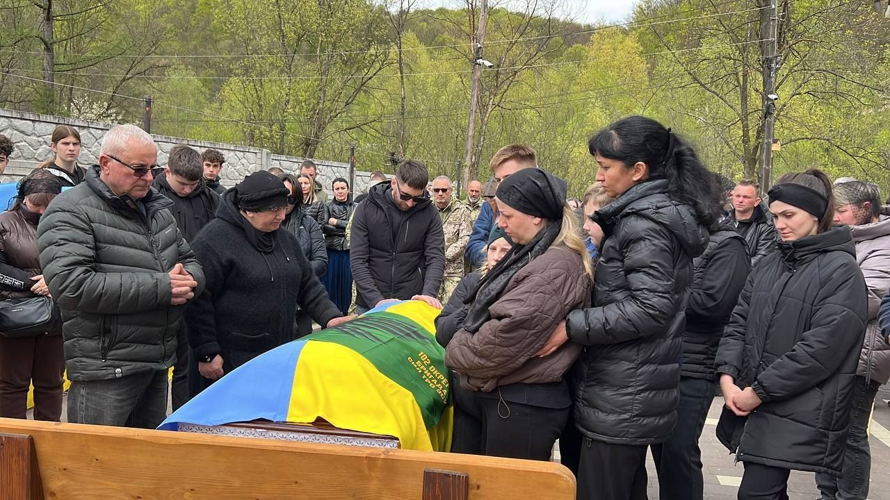 На Косівщині попрощались із загиблим Героєм Назаром Полюка 1